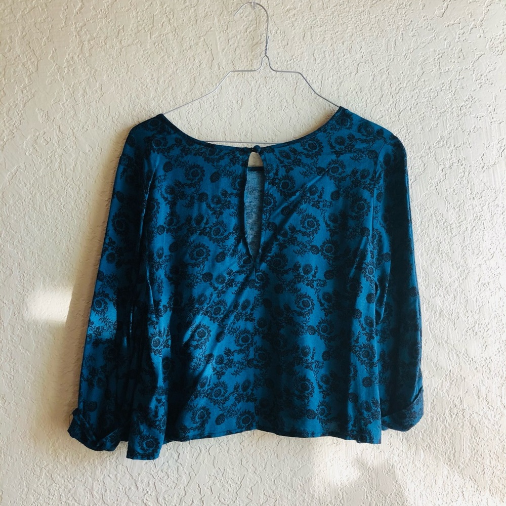 Patterned Top ✨ - Picture 2 of 3